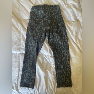 Lululemon Gray Camo High Rise Capri Leggings Size 4